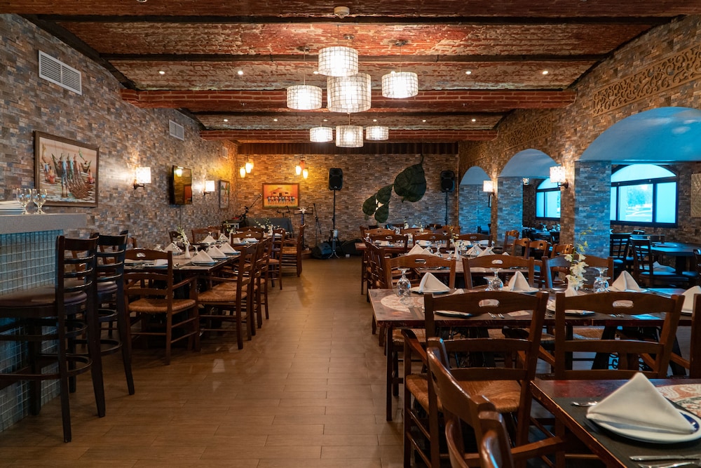 restaurant cafeteria