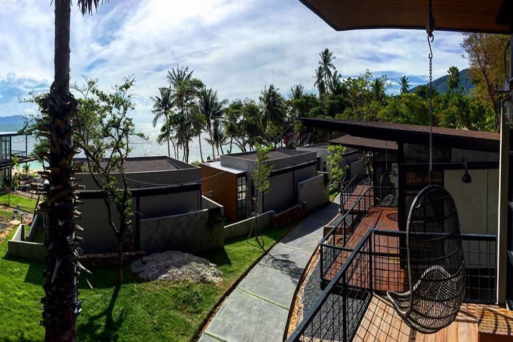 The Cabin Beach Resort 54/63