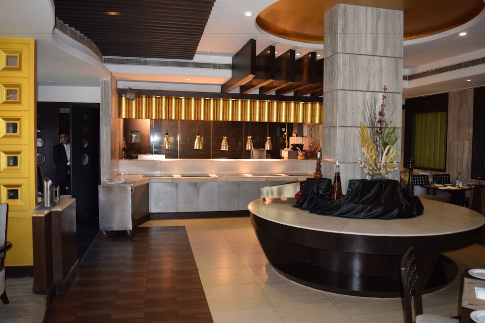 The Bristol Hotel 11/68