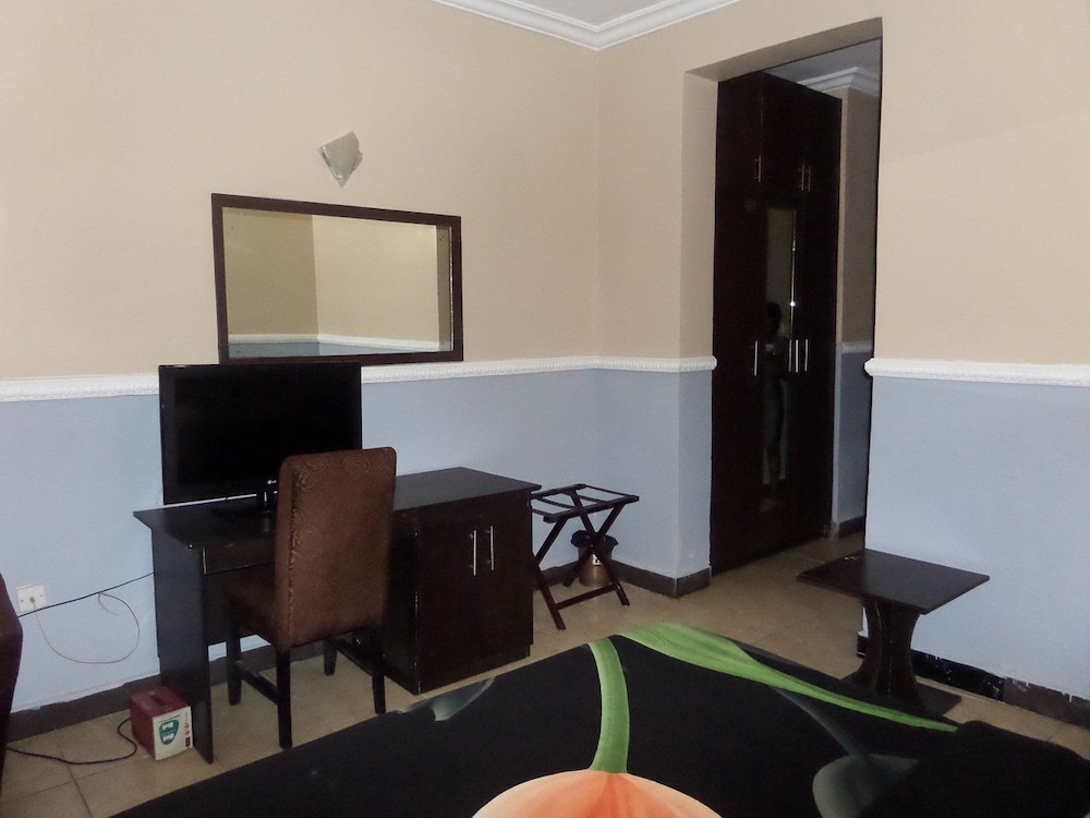 Trafford Hotel 35/50