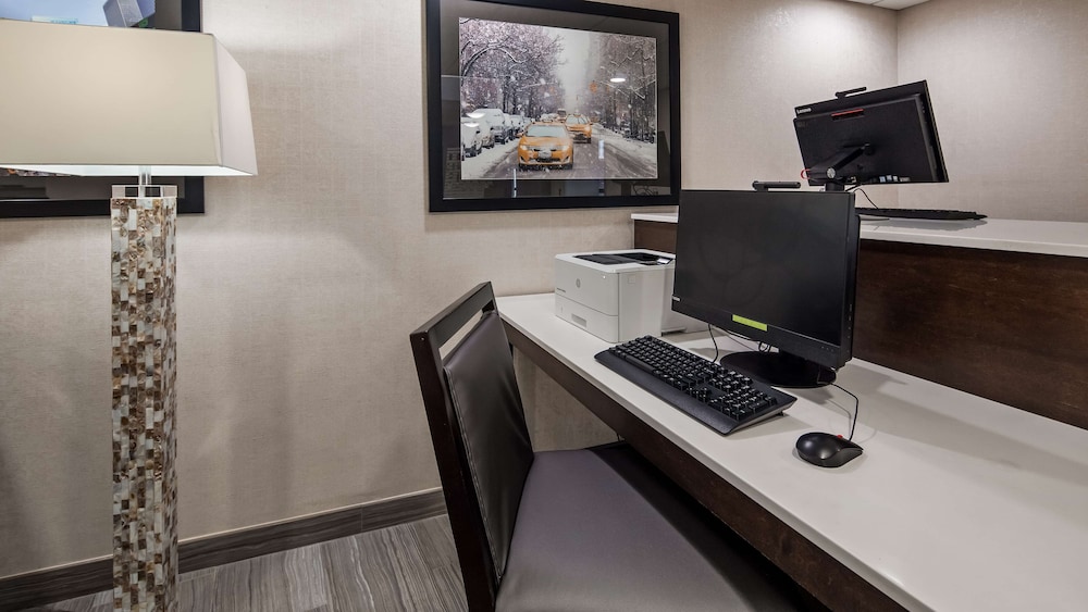 Best Western Paramus Hotel & Suites 32/35