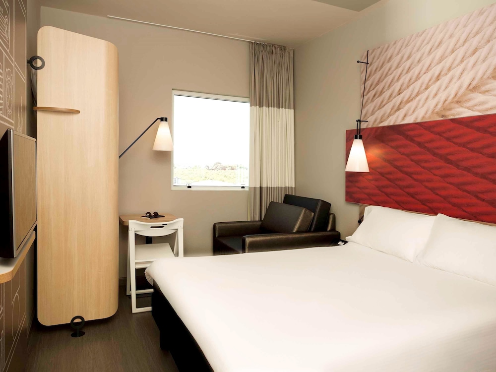 Ibis Paranagua 15/59