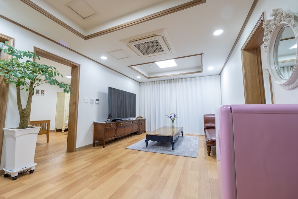 Jeju Bunker Hotel and Resort 35/50