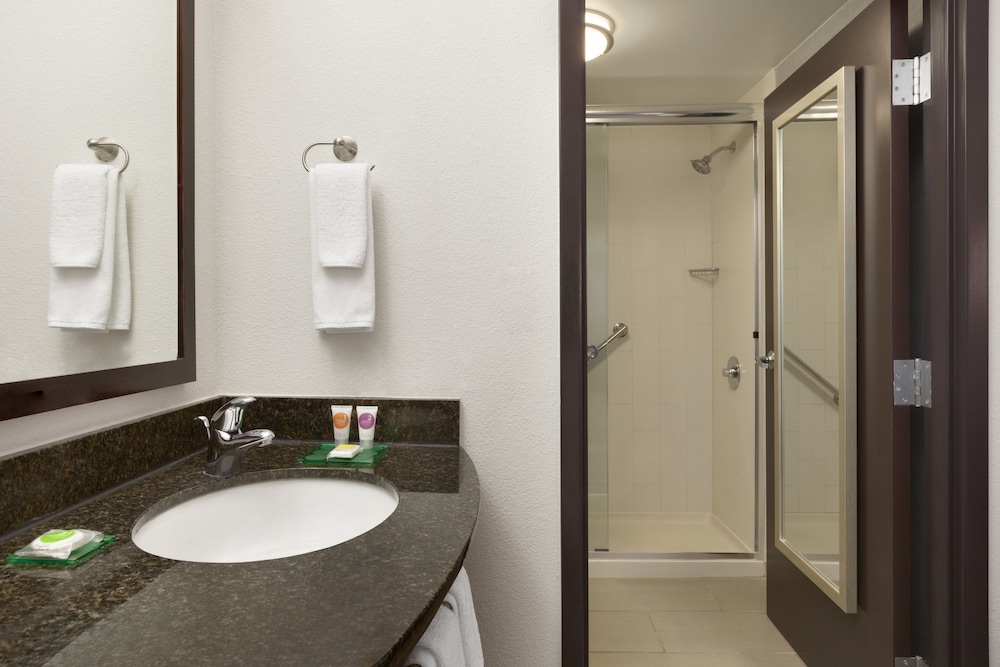 Hyatt Place Nashville Airport 60/62