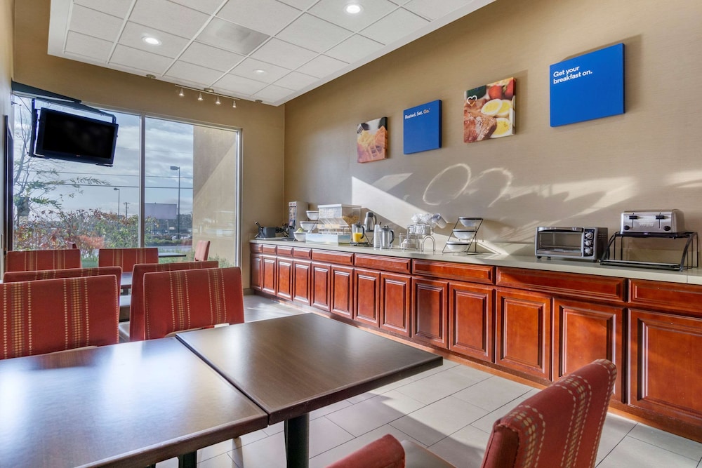 Comfort Inn & Suites Seattle North 28/33