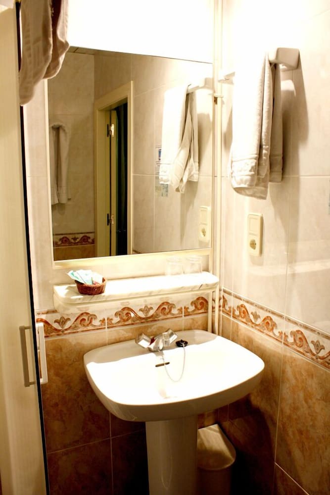 Hotel Universal Murcia 48/50