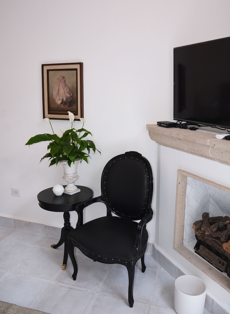 Casa Lani Luxury B&B 4/30