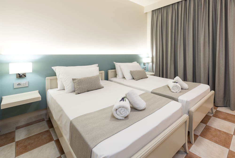 Ilios Hotel 27/47
