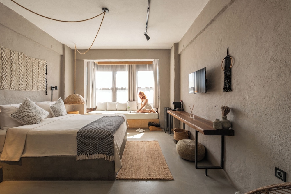 EXECUTIVE, SUITE