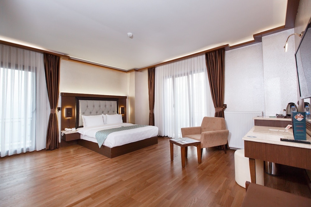 ROOM, DOUBLE BED, LAKE VIEW