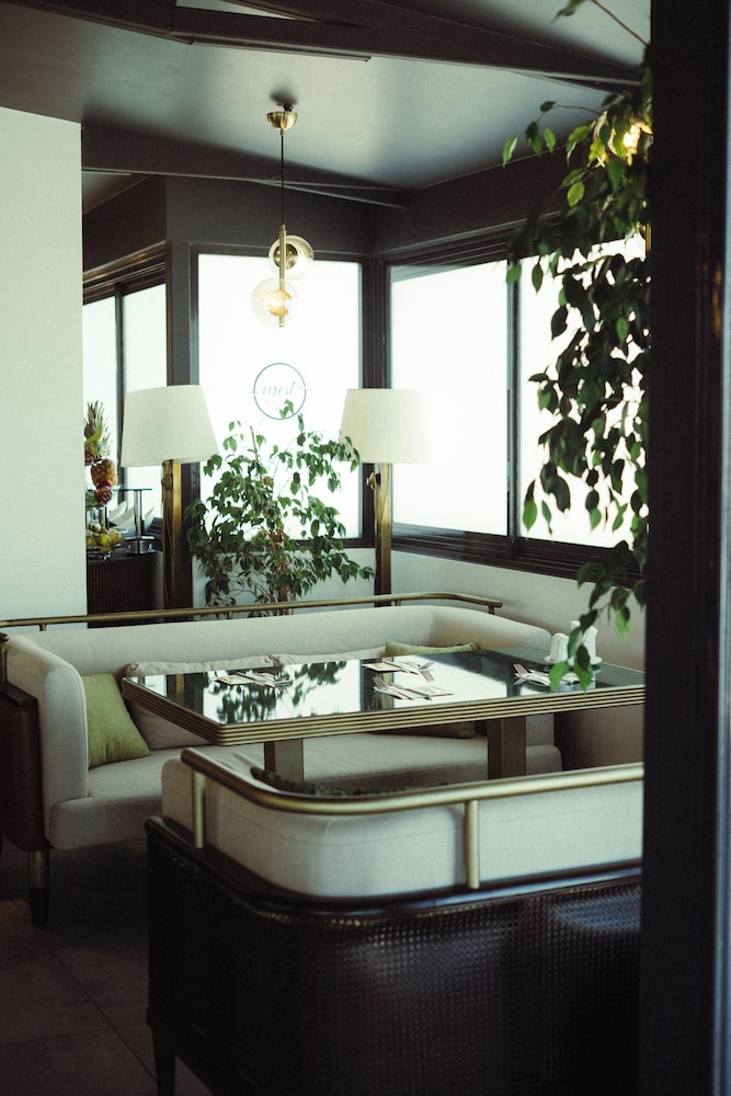 Mest Hotel 8/46