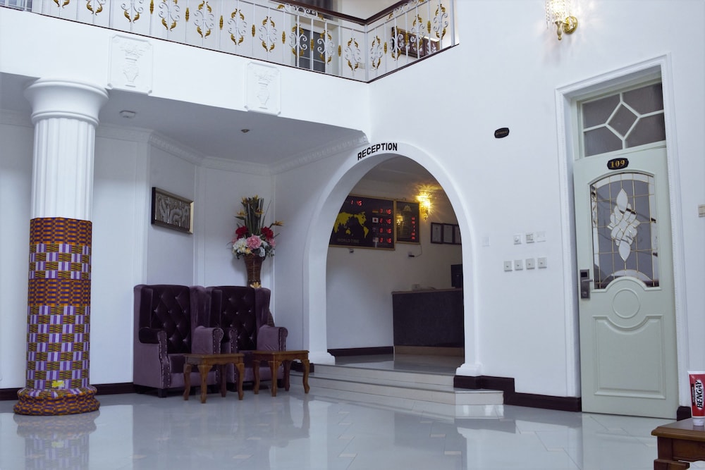 Kingsbridge Royale Hotel 12/50
