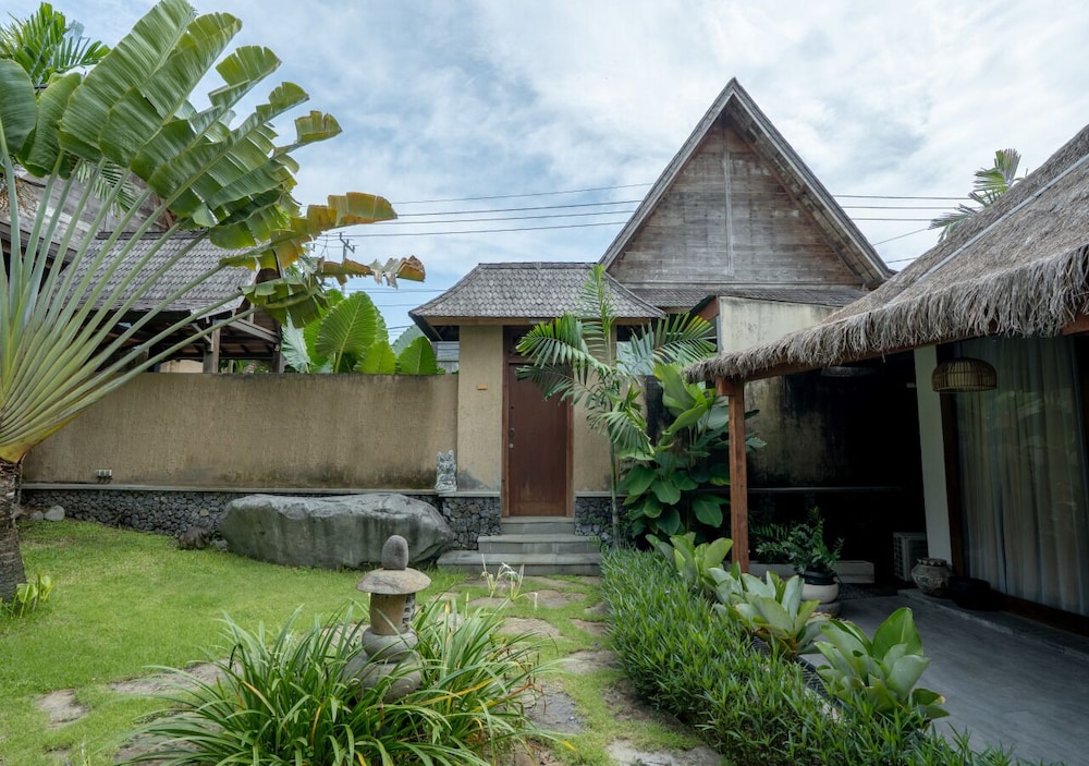 Taulan Villa and Restaurant 40/50