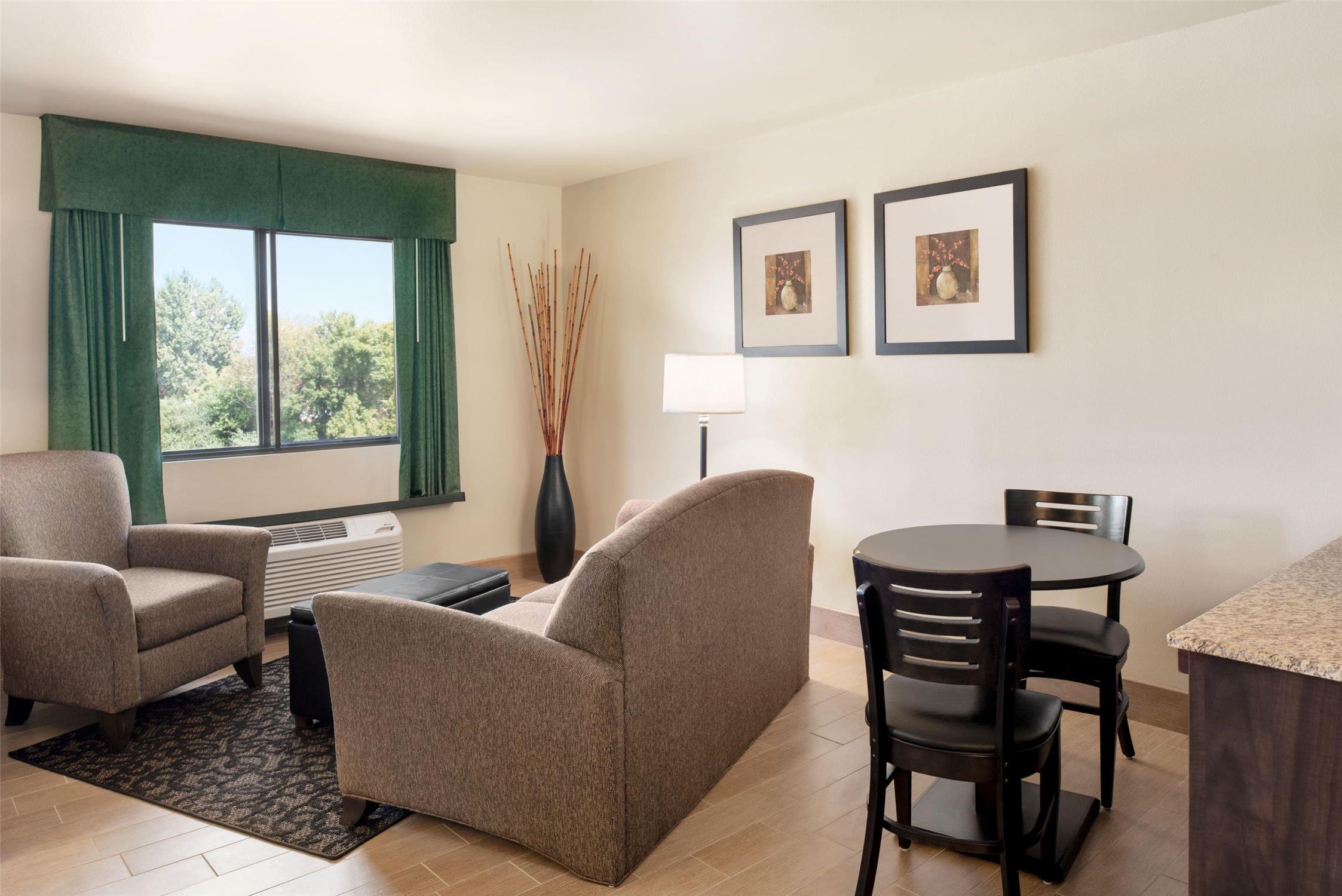 Baymont By Wyndham Glenwood 8/16