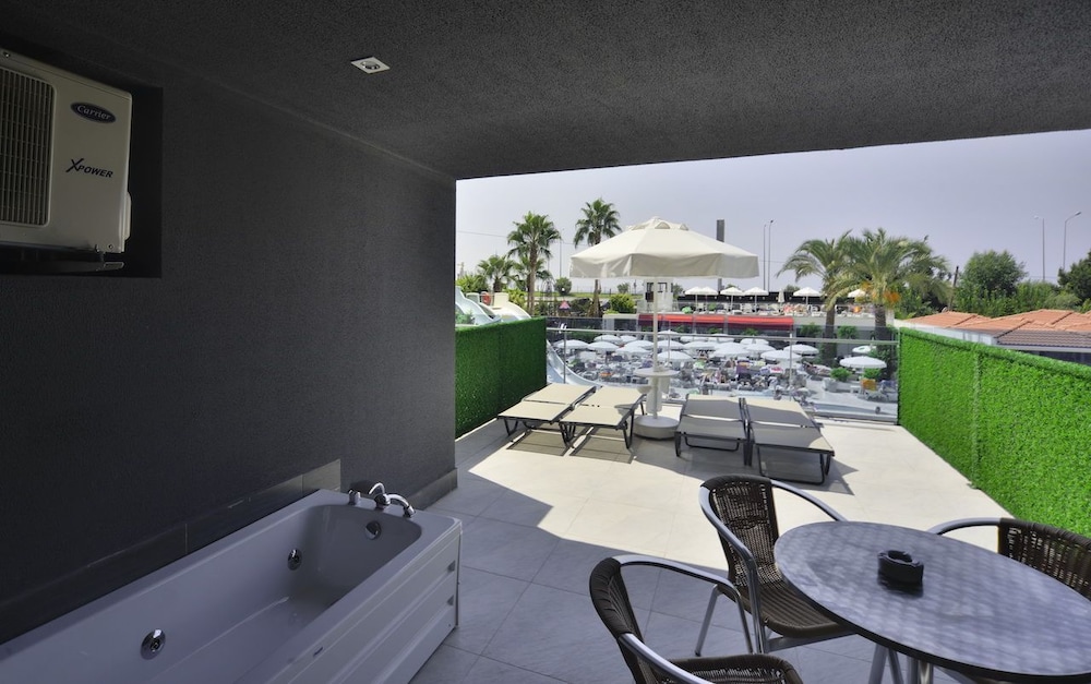White City Beach - Adults Only +16 39/45