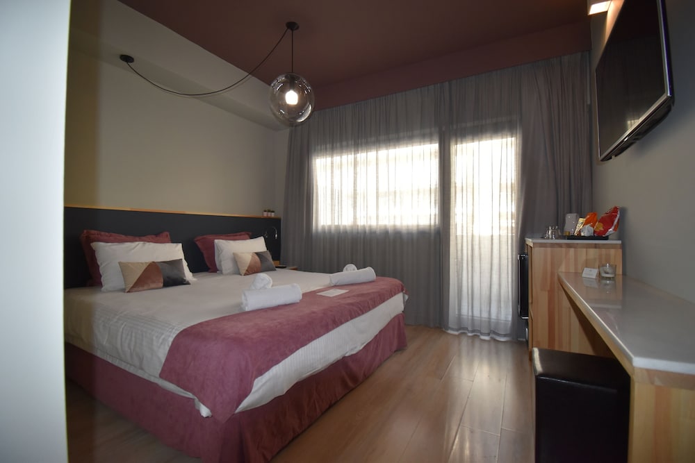 Be My Guest Athens 25/75