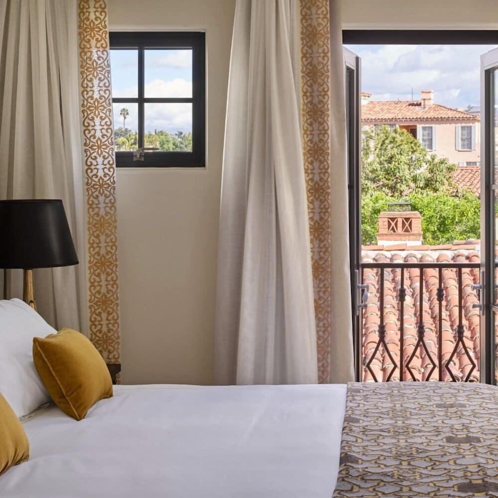 1 BEDROOM, SUITE, QUEEN BED