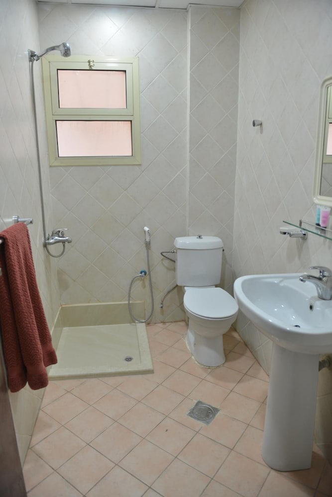 بنايه خليفه(Khalifa Tower Hotel Apartments) 24/69