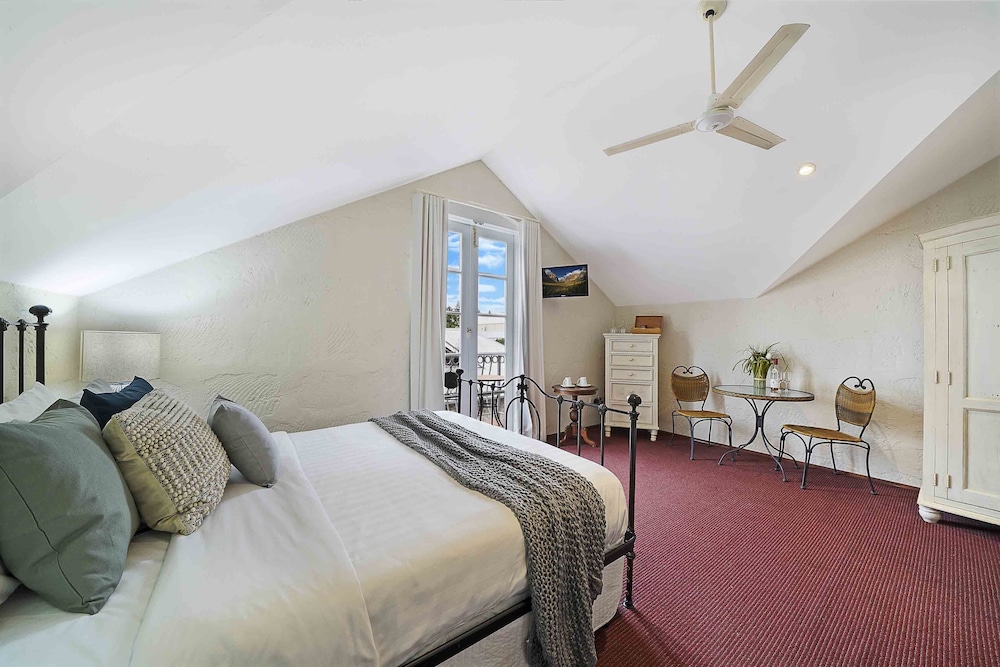 PORT MILL BED AND BREAKFAST 7/18