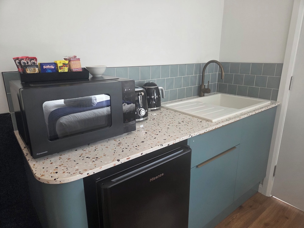 Palm, Collection, 1 Queen and 1 Single Bed, Accessible، TOP SPOT MOTEL 2/4