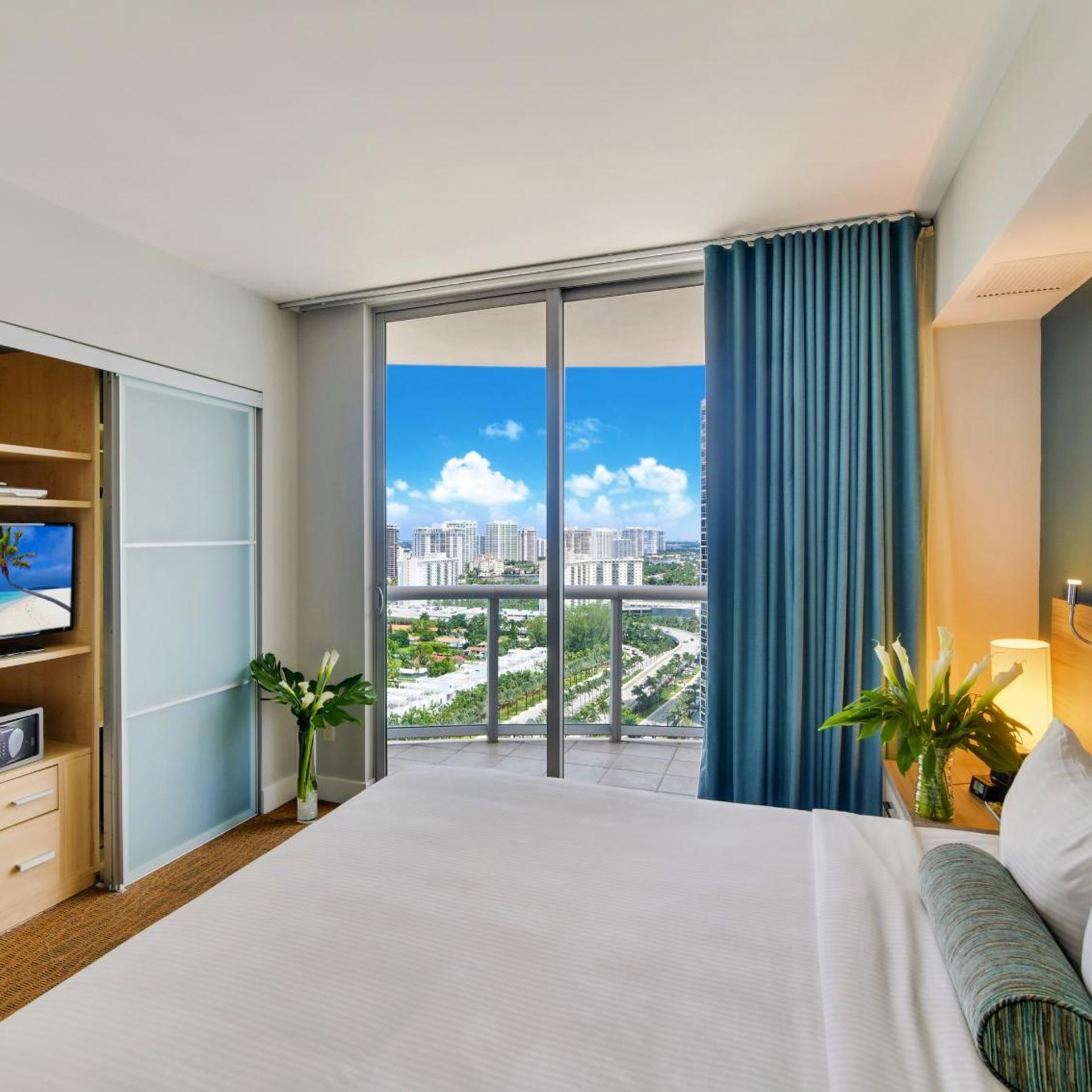 2 Bedrooms, Suite, Bay View
