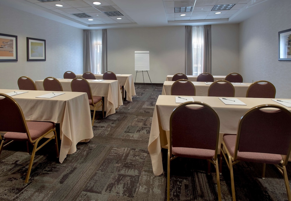 Hampton Inn Boston Logan Airport 33/38