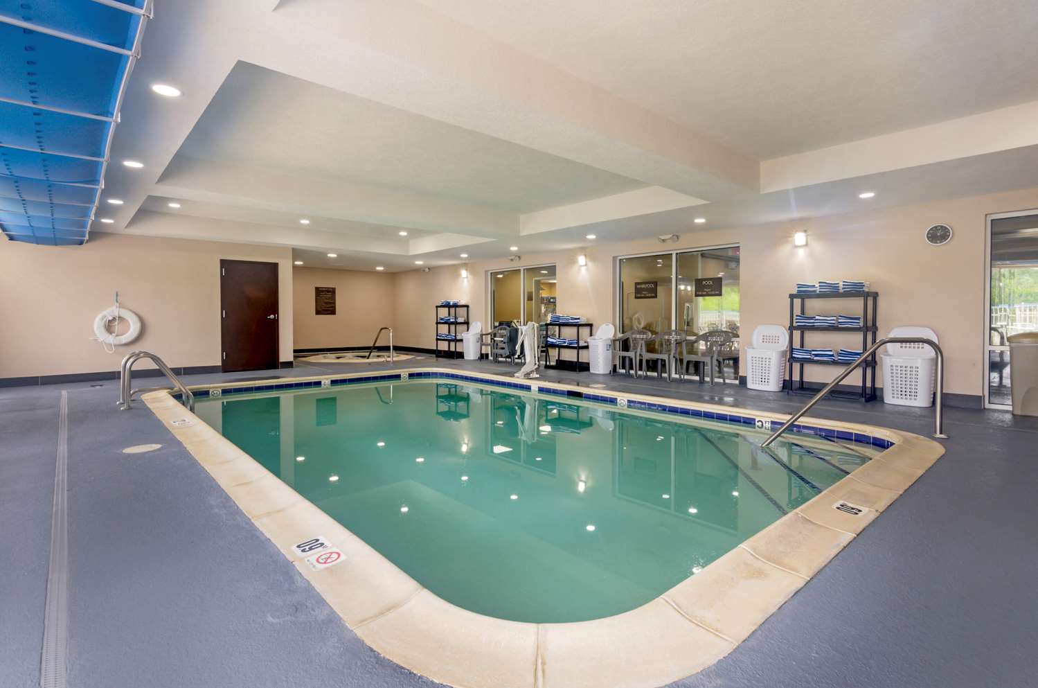 Comfort Inn and Suites Hillsville I-77 4/12