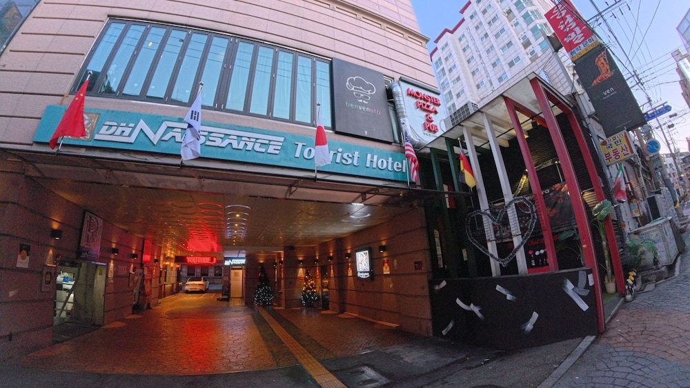 Friendly Dh Naissance Hotel By Mindrum Group 36/48