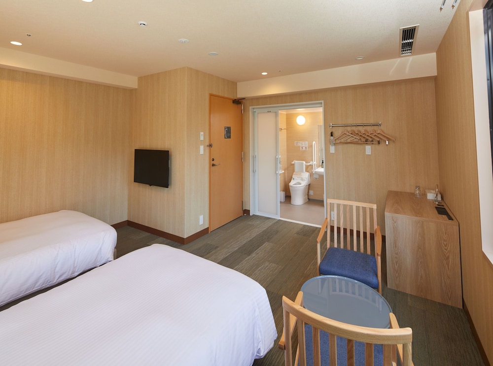 ROOM, ACCESSIBLE