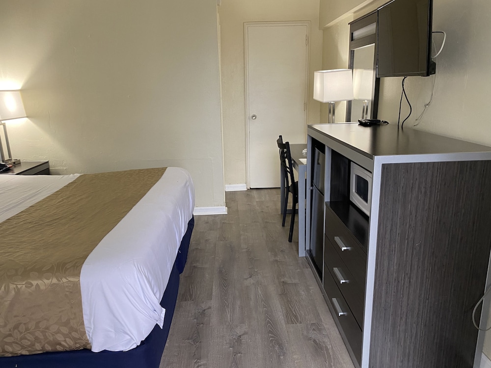Red Carpet Inn &amp; Suites 28/30