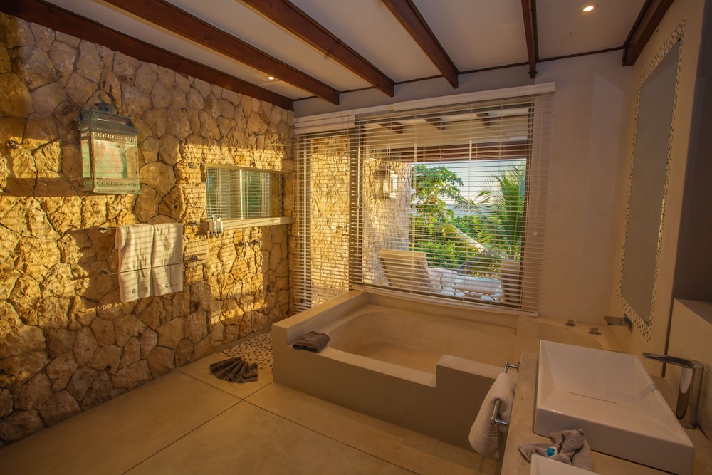Bahia Mar Boutique Hotel 37/75