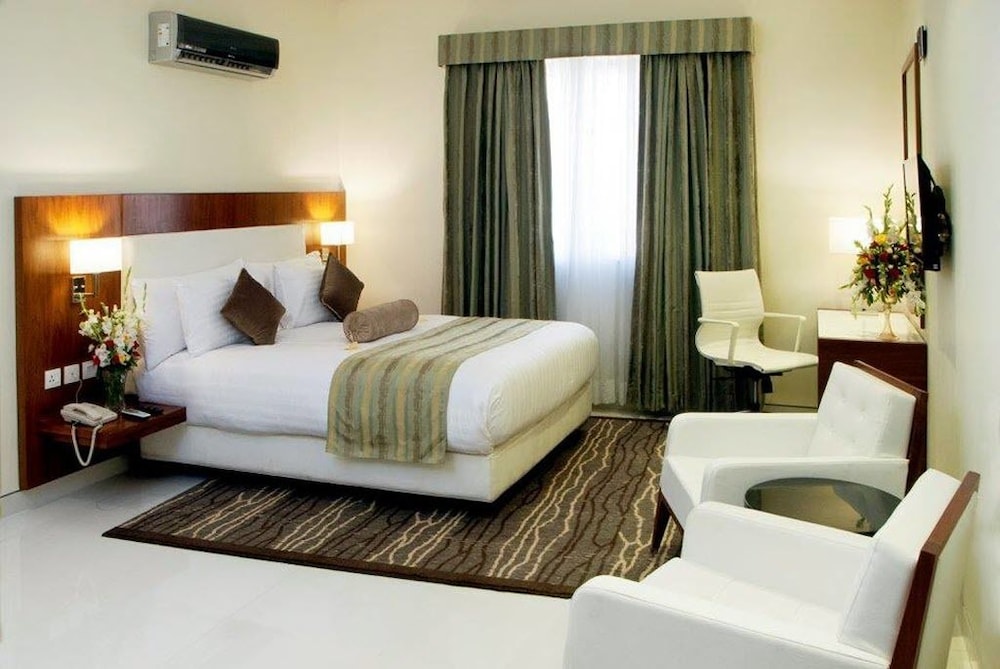 Avari Xpress Multan 19/49
