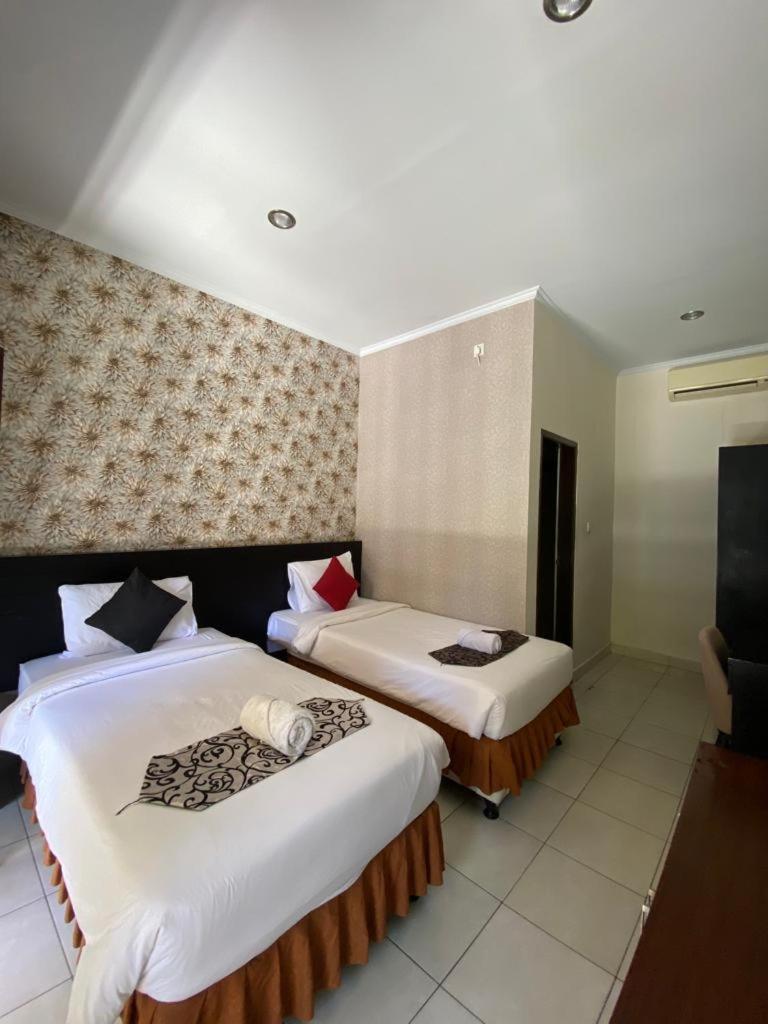Room, Double or Twin Bed, Pool Access