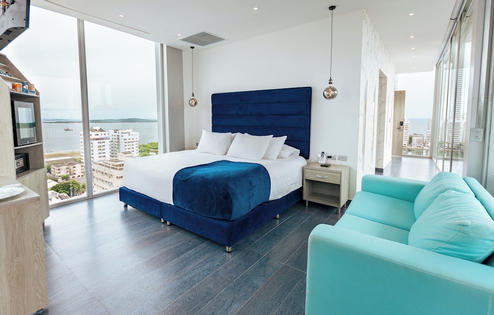SUPERIOR, SUITE, KING BED, JETTED TUB