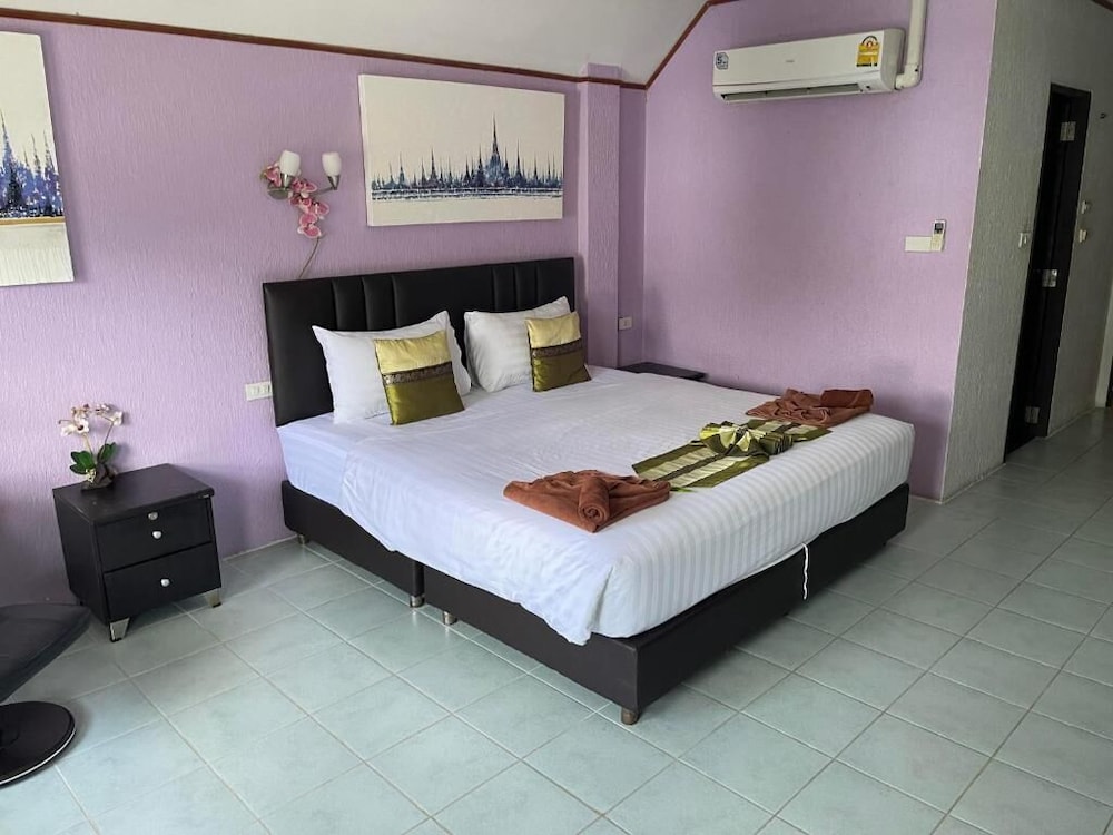 ROOM, KING BED, CITY VIEW