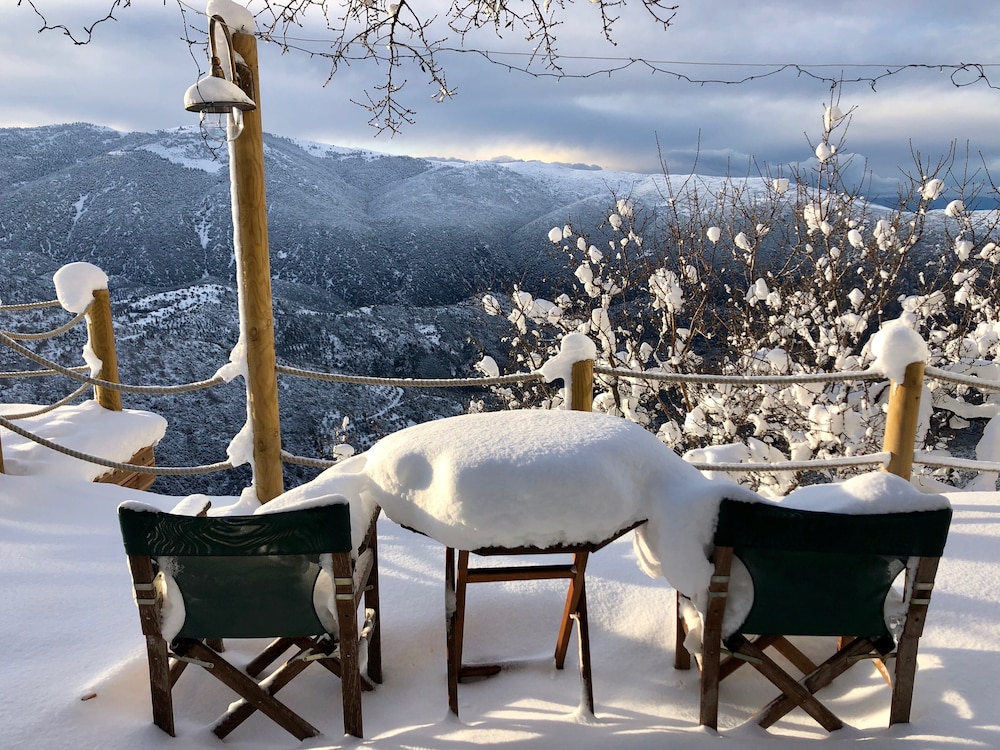 Almond House Suites Arachova 45/50