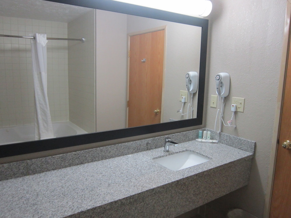 Quality Inn Nashville Bloomington 13/47