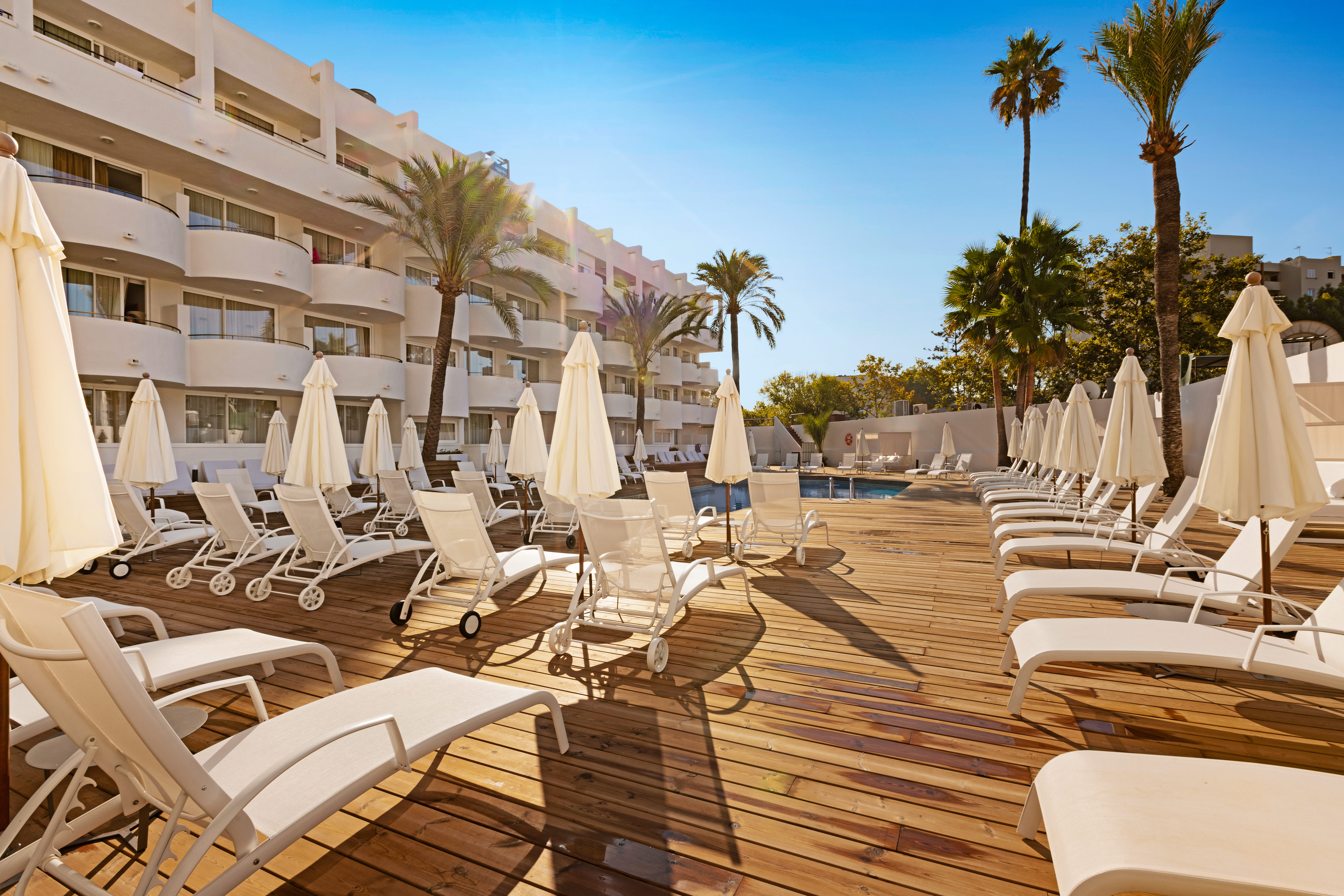 Palmanova Beach Apartments by TRH 54/62