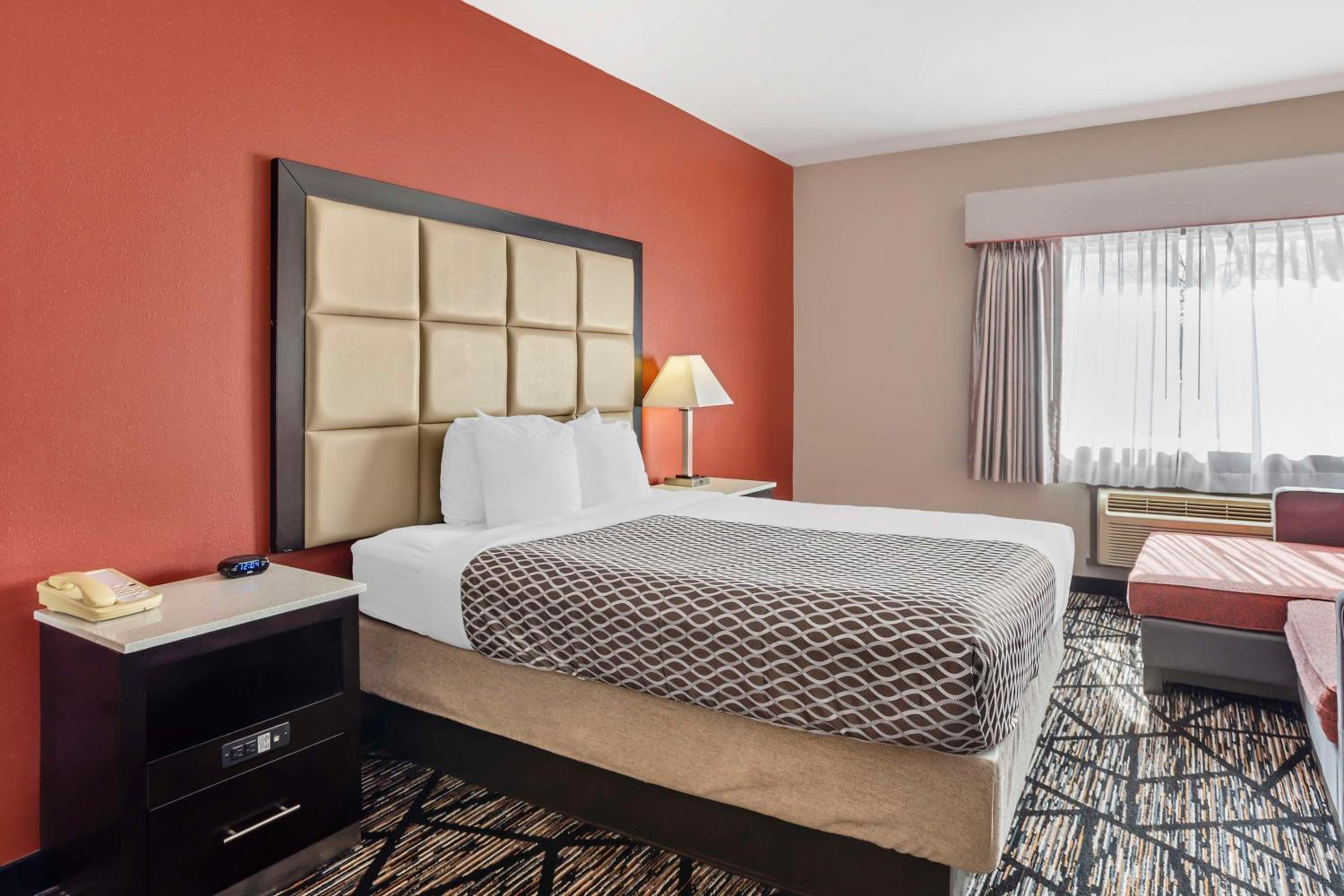 Room, Queen Bed, Pet Friendly
