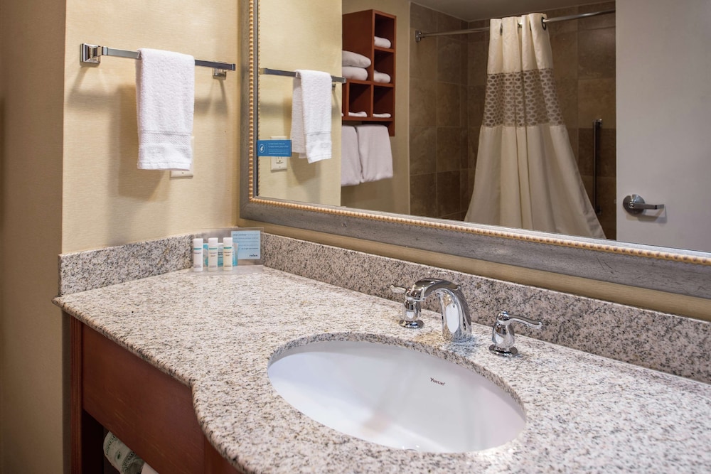 Hampton Inn & Suites Charlotte-Arrowood 21/61