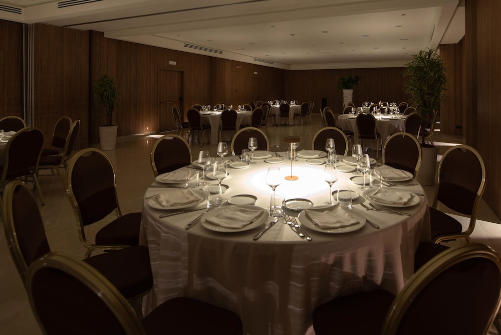 Gold Tower Lifestyle Hotel 46/60