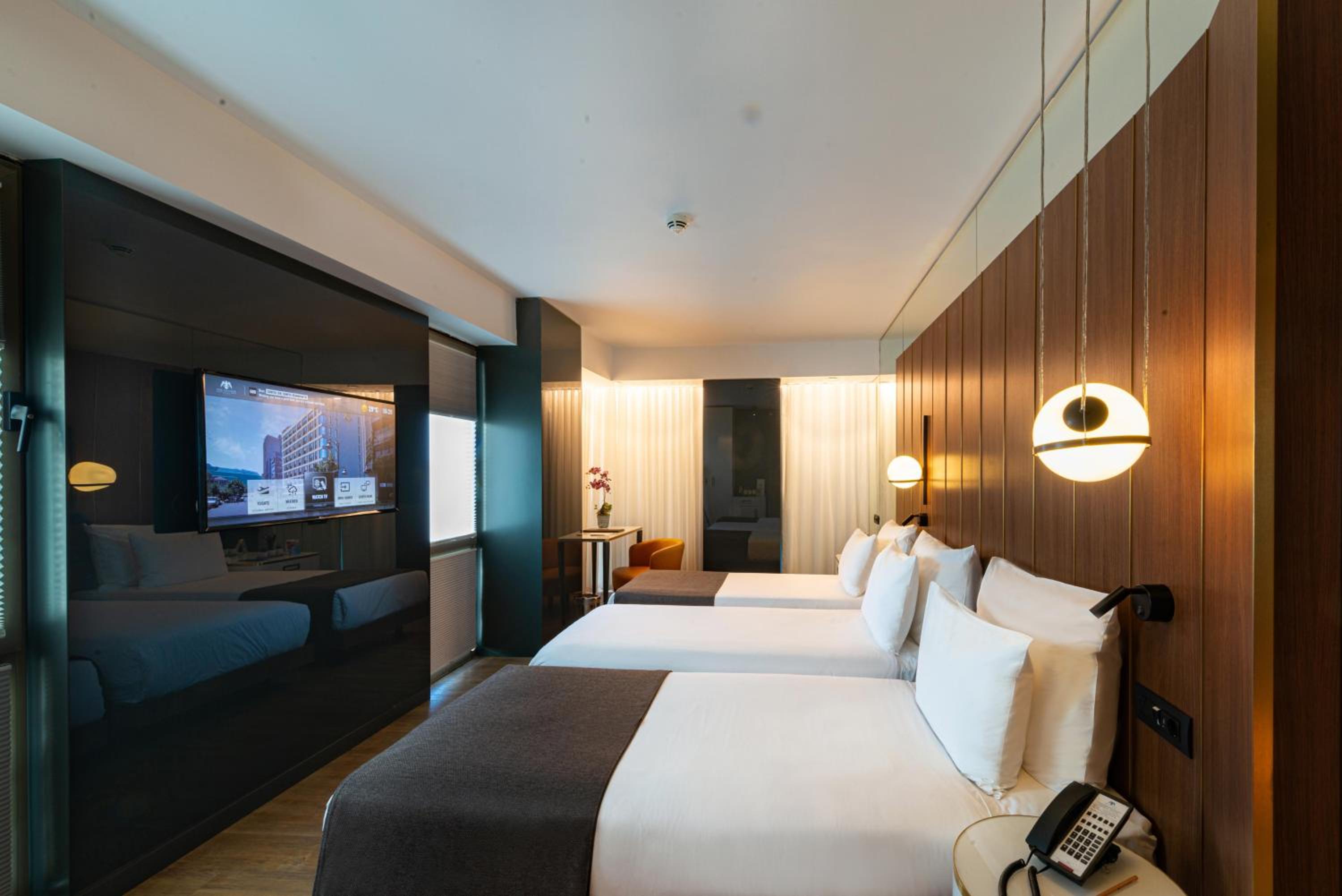 3 Rooms, Deluxe