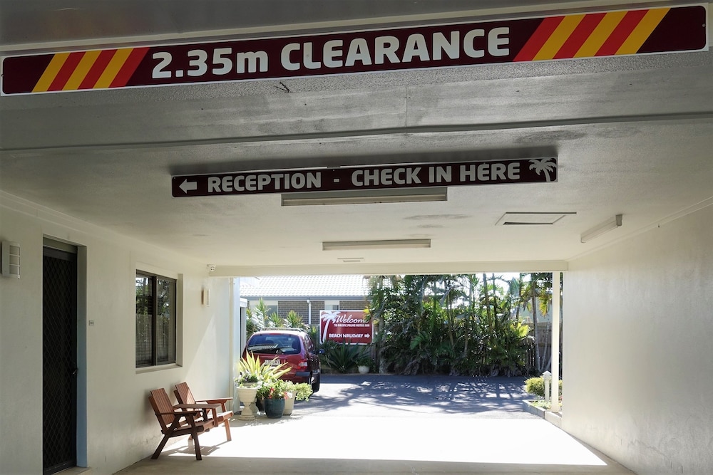 PACIFIC PALMS MOTOR INN 2/64
