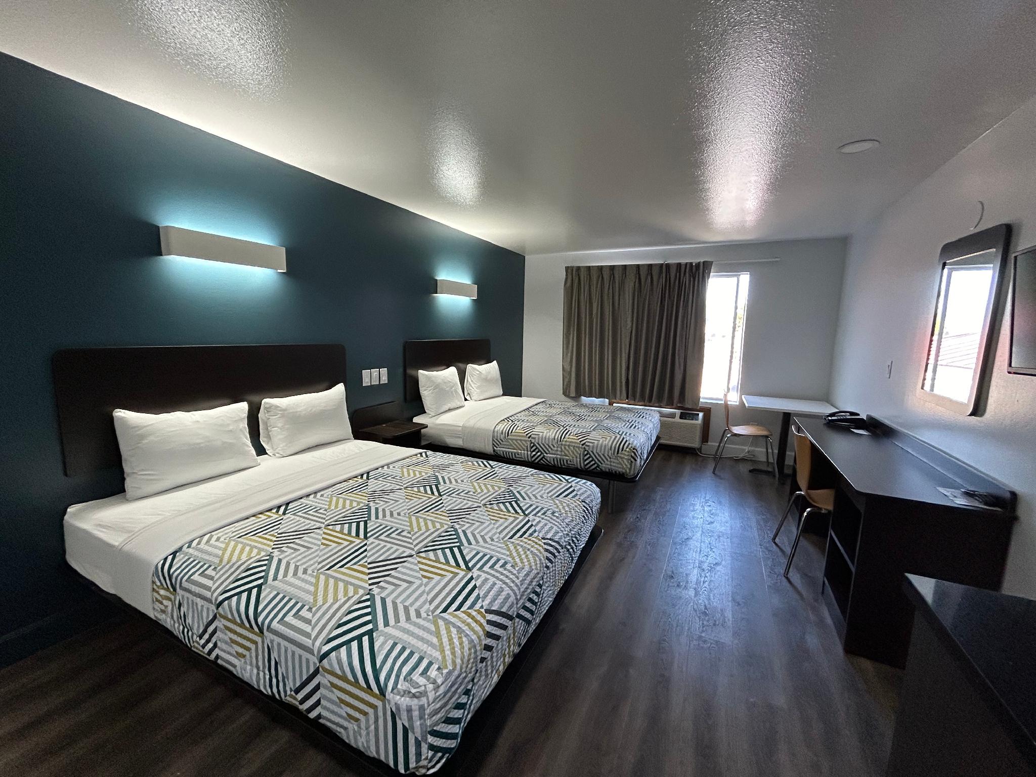 Studio6 Suites Hesperia, CA - West Main Street - I-15 7/33