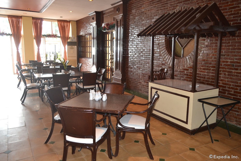 VISTA MAR BEACH RESORT AND COUNTRY CLUB 32/50