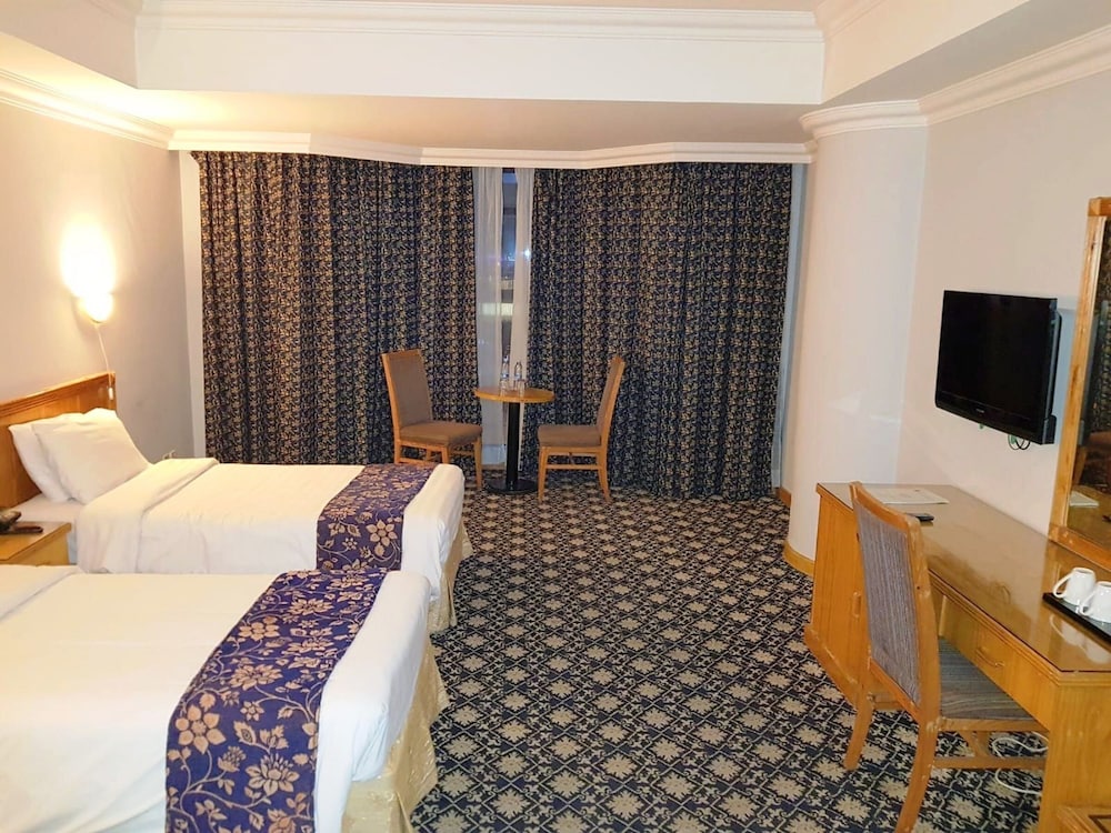 Phoenicia Tower Hotel 20/67