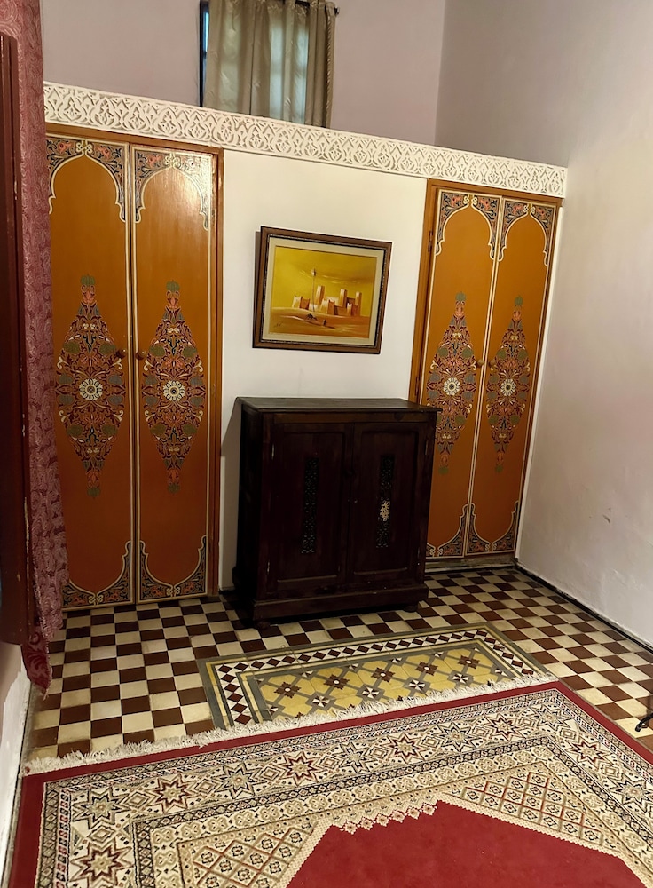 RIAD A LA BELLE ETOILE 12/83
