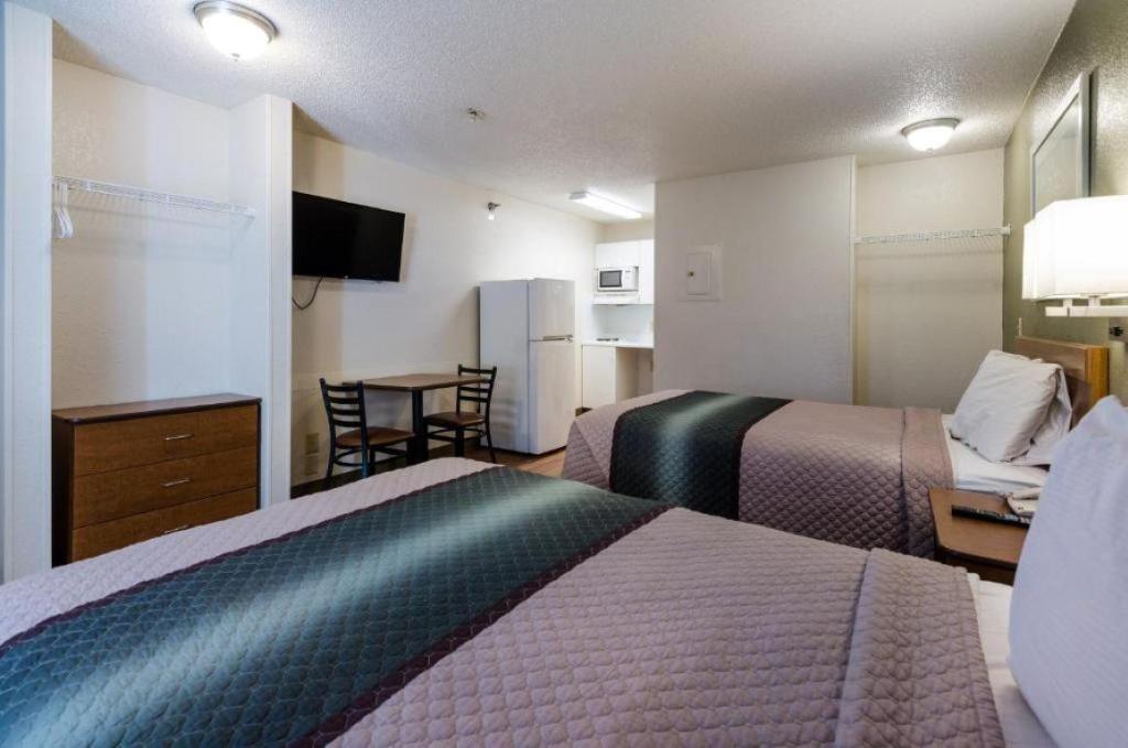 ROOM, 2 DOUBLE BEDS