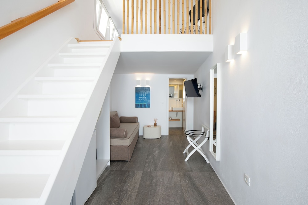 Mytheo Luxury Studios 22/50