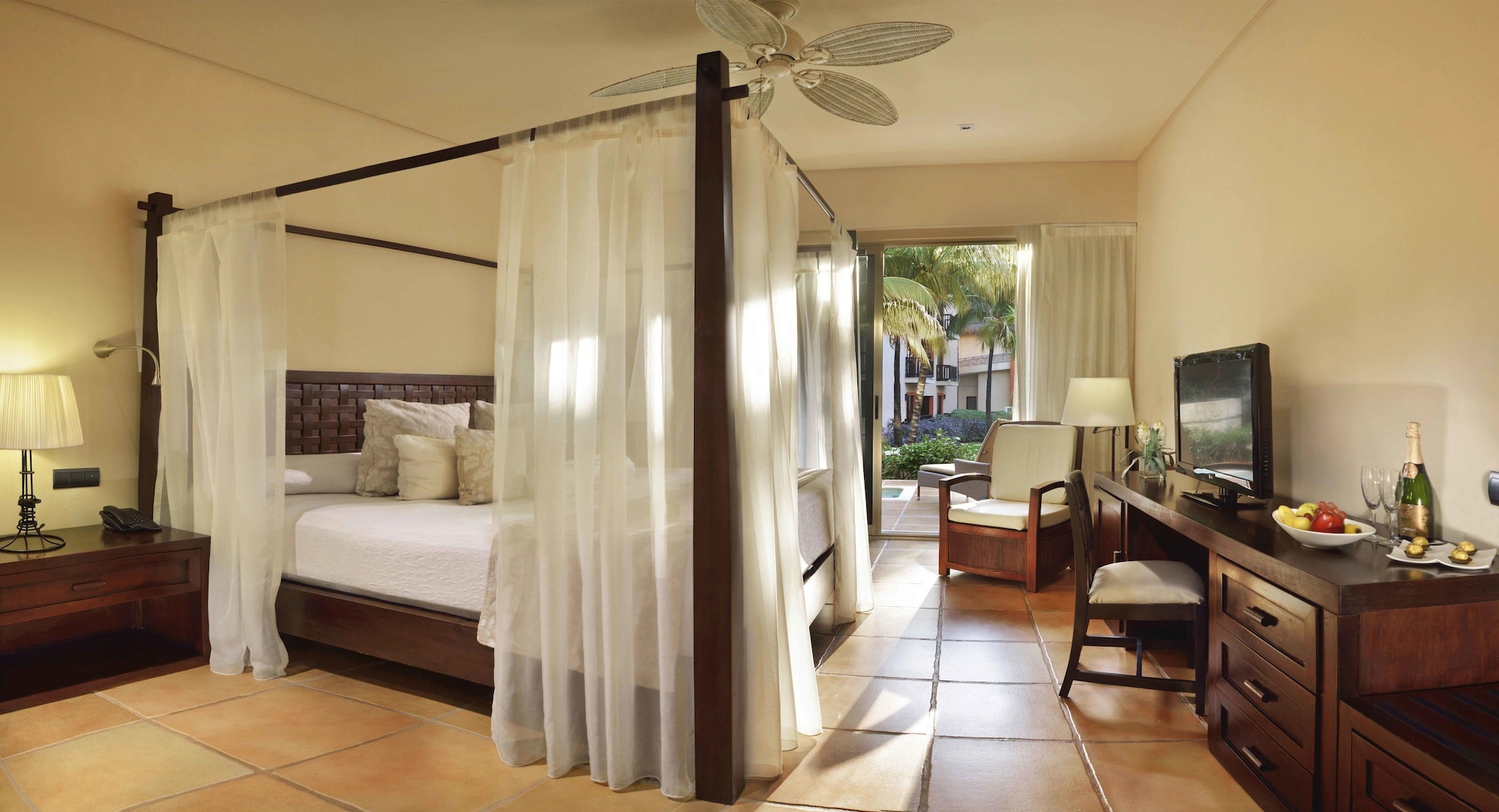 Romance, Privilege, King Bed